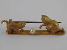 A yellow metal (tests 15 carat