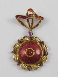 A yellow metal (tests 18 ct