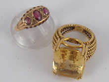 A yellow metal (tests 18 carat