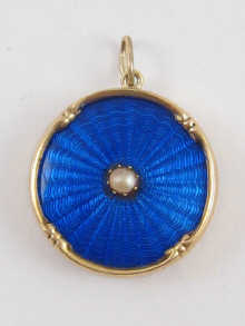 A yellow metal (tests 18 ct gold)