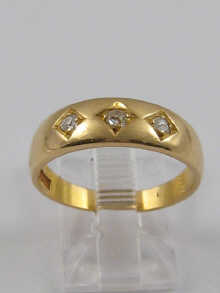A yellow metal (tests 18 ct gold)