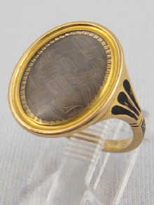 A yellow metal (tests 18 ct gold)