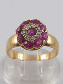 A yellow metal (tests 18 ct gold)