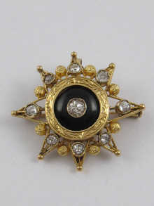 A yellow metal (tests 18 ct gold)