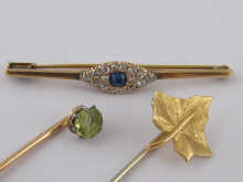 A yellow metal (tests 18ct gold)