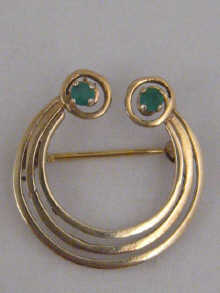 A yellow metal (tests 9 carat gold)