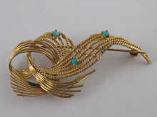A yellow metal (tests 9 carat gold)