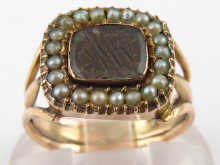 A yellow metal (tests 9 carat gold)