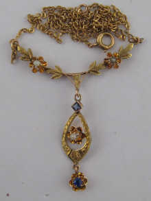 A yellow metal (tests 9 carat gold)