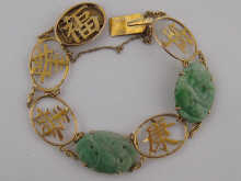 A yellow metal (tests 9 carat gold)