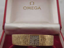 A yellow metal (tests 9 carat gold)