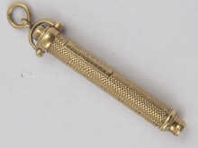 A yellow metal (tests 9 ct gold)