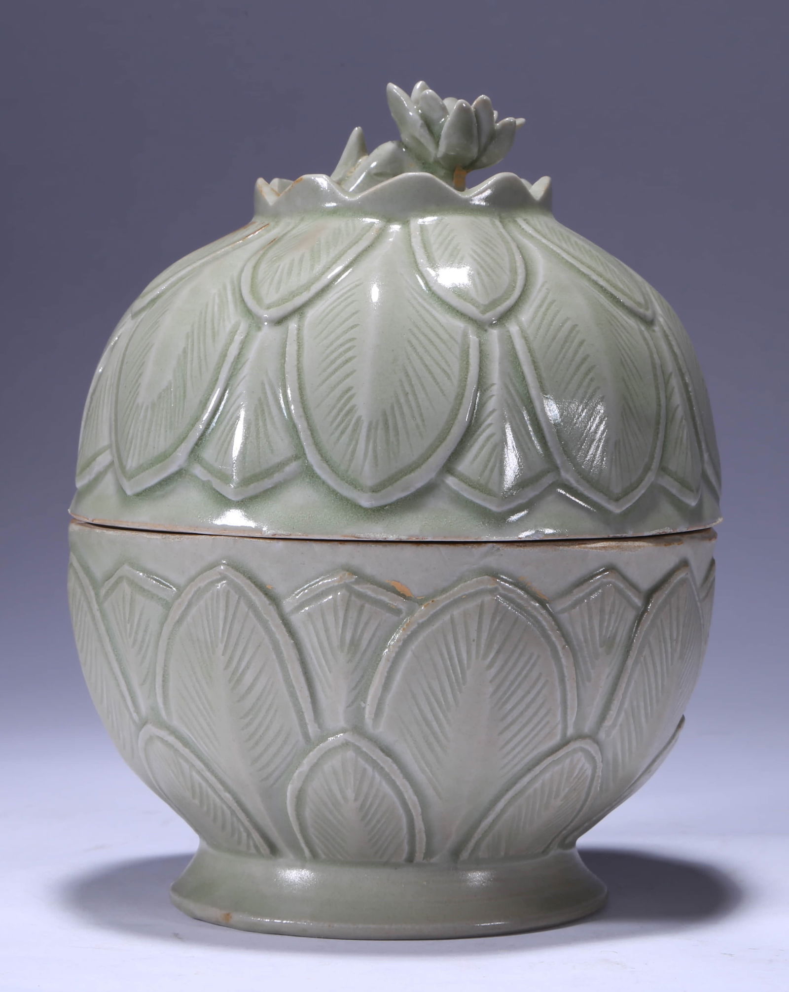 A YUE TYPE CARVED COVERED BOXA