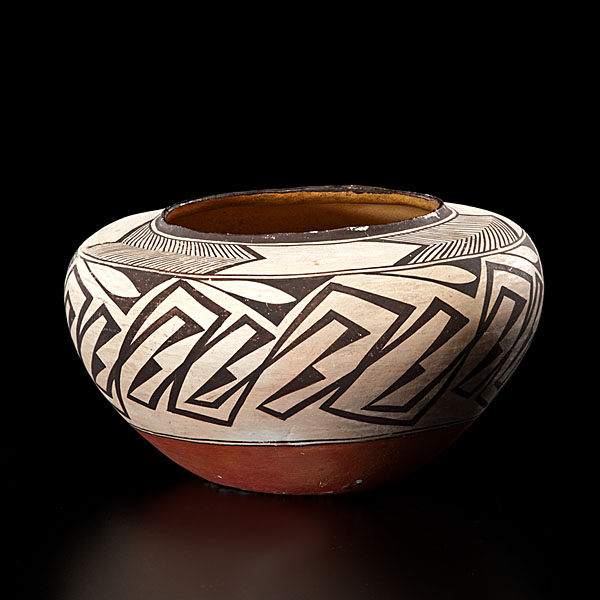 Acoma Jar squat form with