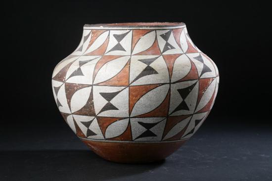 ACOMA POTTERY OLLA Circa 1940.