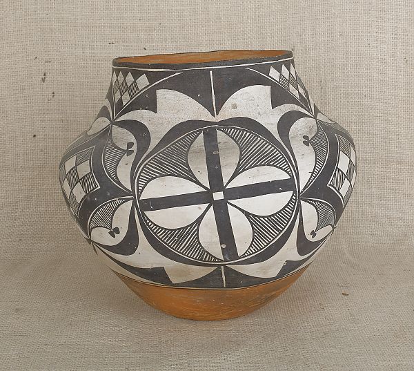 Acoma pottery olla with geometric