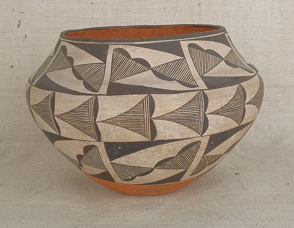 Acoma pottery olla with geometric