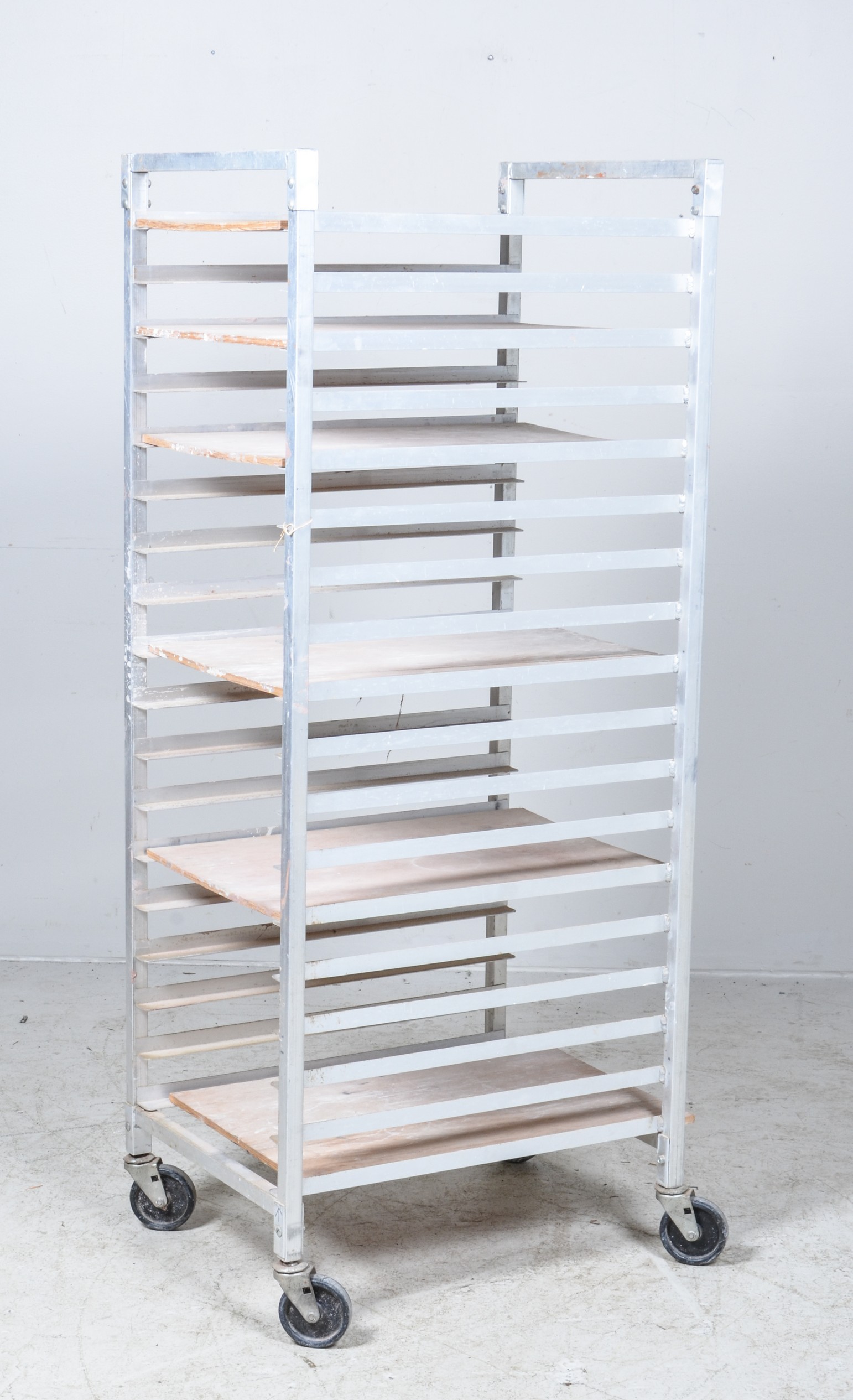 Adjustable baker's cooling rack, on