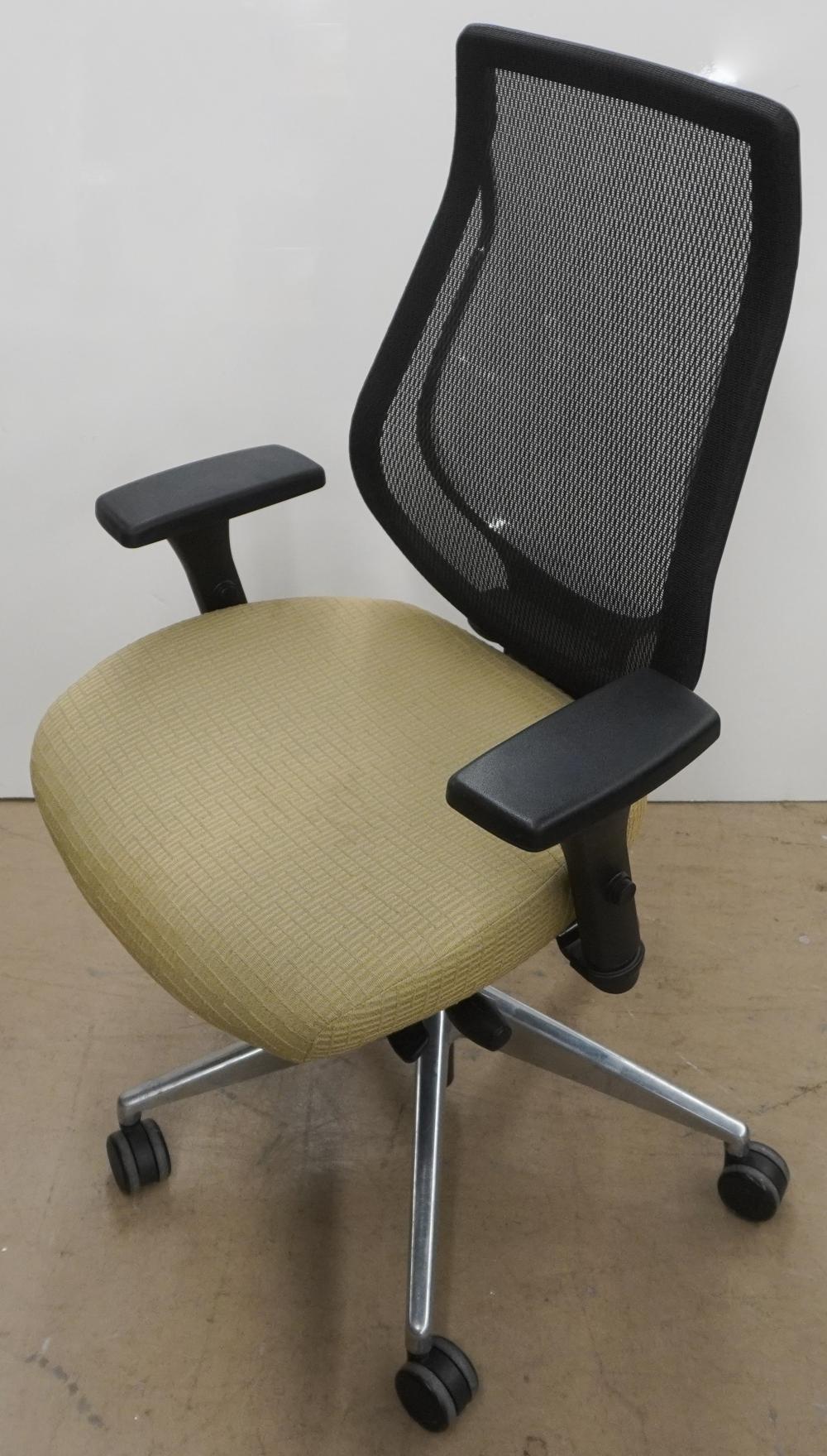 ADJUSTABLE MESH BACK OFFICE