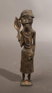 AFRICAN BRONZE FIGURE OF A WAR