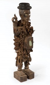 AFRICAN CARVED WOOD NAIL POWER