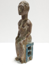 AFRICAN HAND CARVED WOOD SITTI
