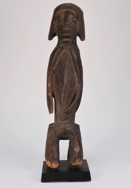 AFRICAN MUMUYE TRIBE STANDING