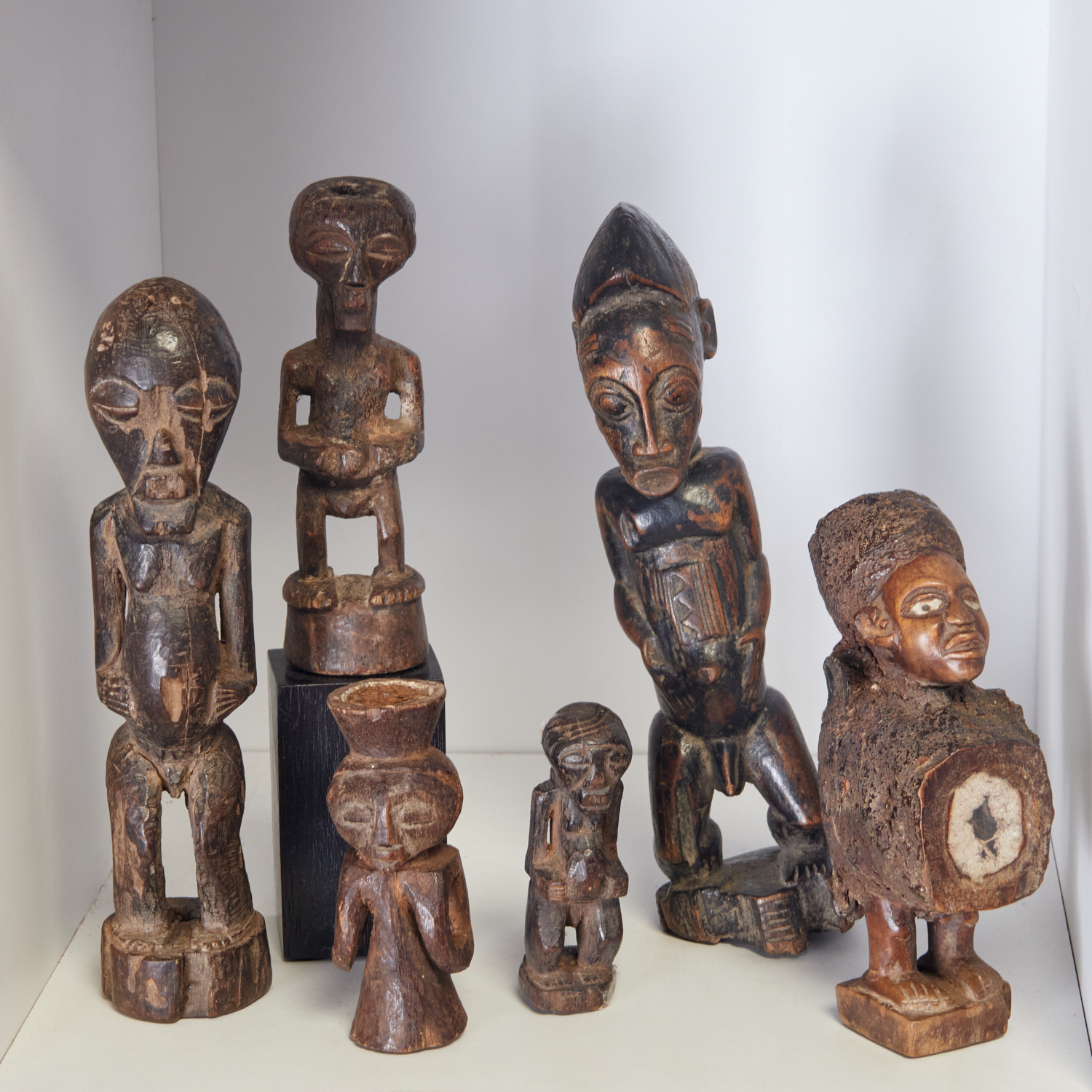 AFRICAN PEOPLES, (6) FIGURAL WOOD