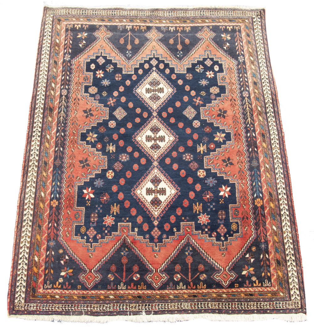 AFSHAR STYLE RUG Three ivory hooked