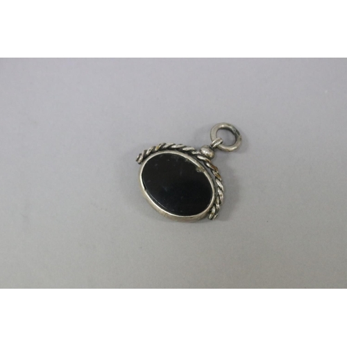 Agate & silver spinel, approx 4cm L