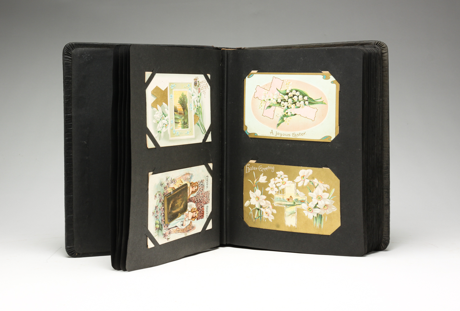 ALBUM OF AMERICAN POSTCARDS.