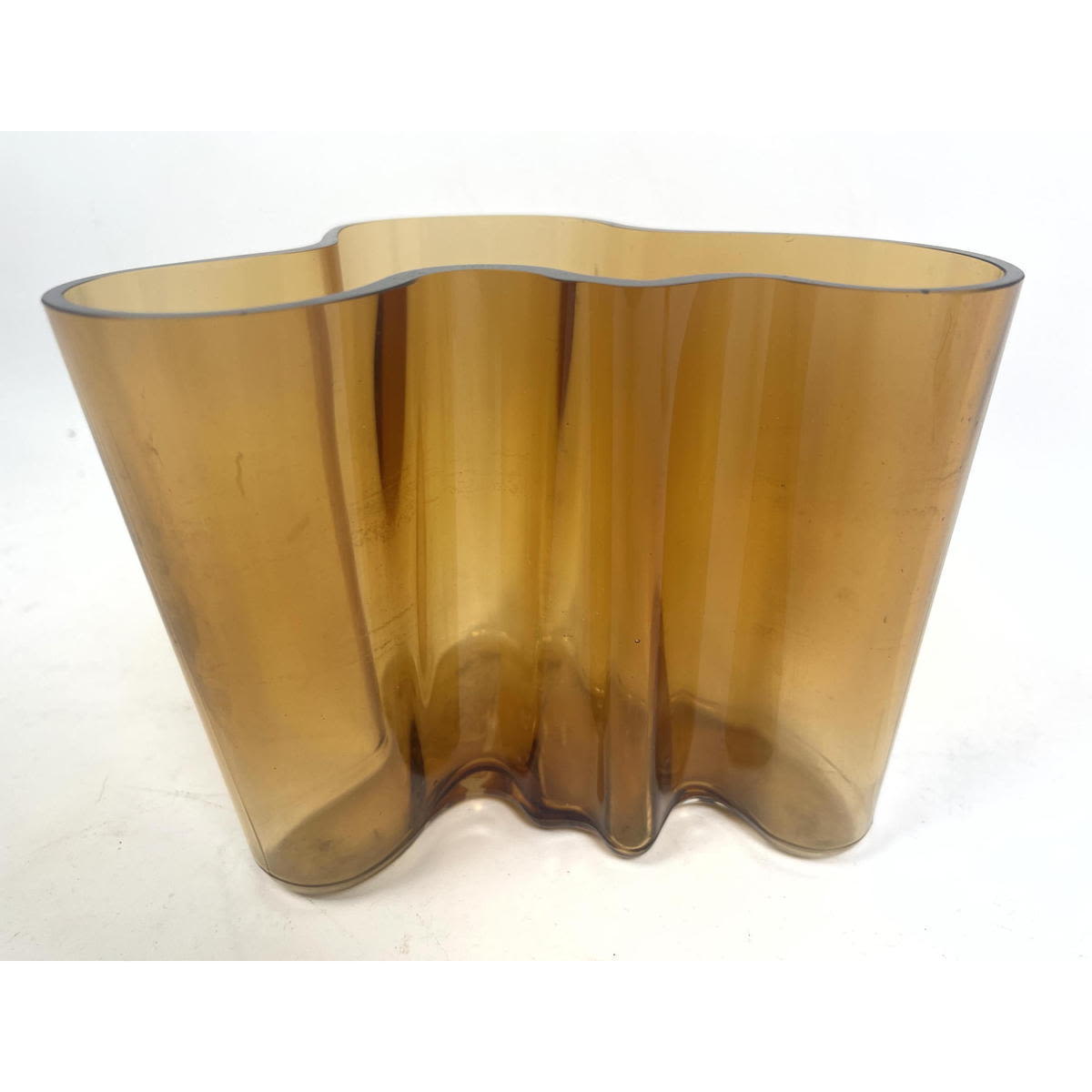 ALVAR AALTO Amber vase. Signed.