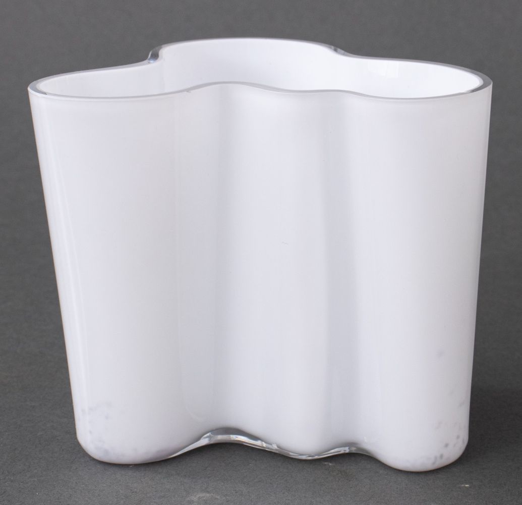 ALVAR AALTO MINI WHITE "SAVOY" VASE