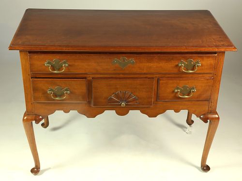 AMERICAN ANTIQUE QUEEN ANNE