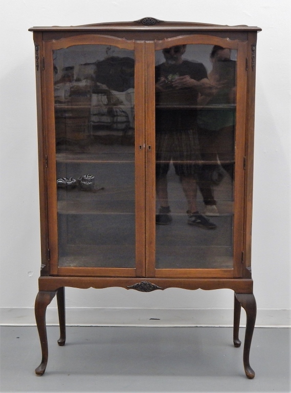 AMERICAN ART DECO WALNUT VITRINE