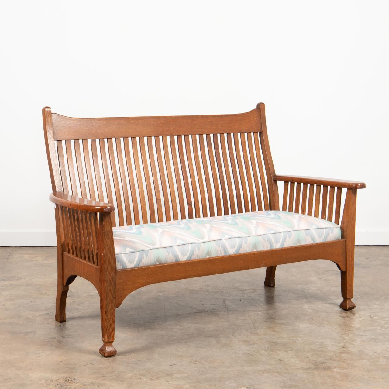 AMERICAN ARTS AND CRAFTS OAK SETTEE