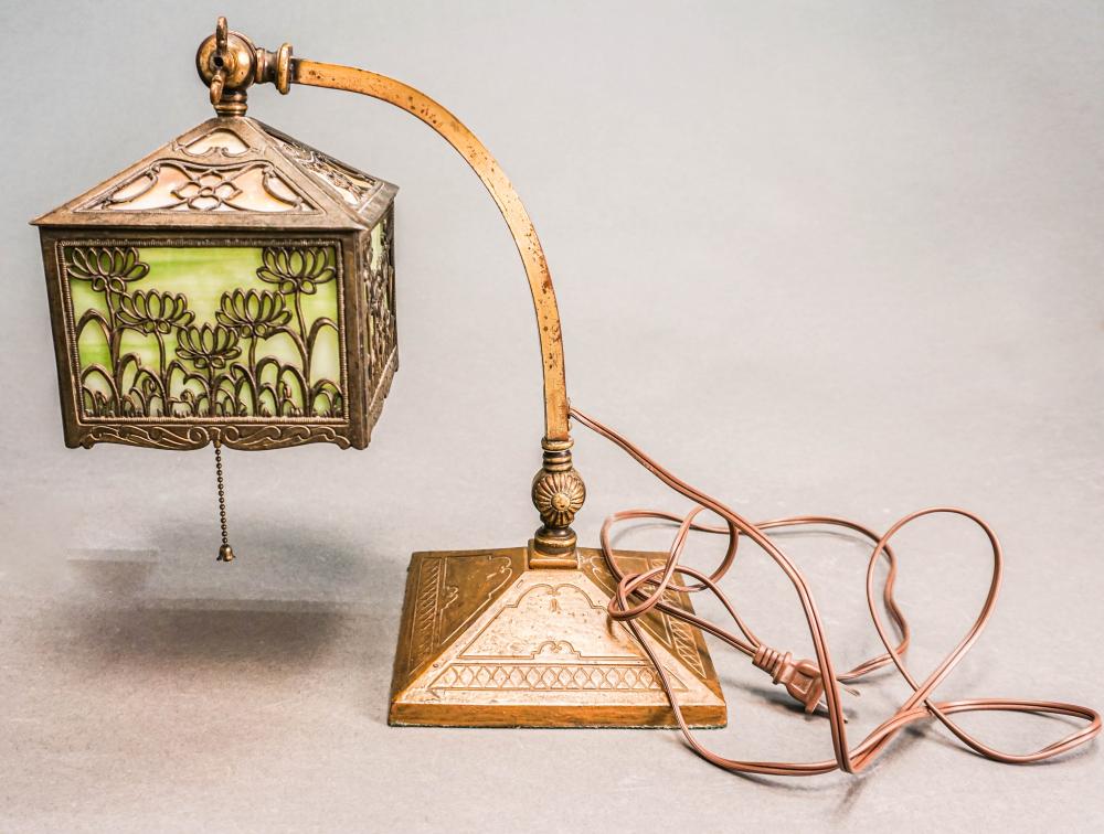AMERICAN ARTS & CRAFTS STYLE
