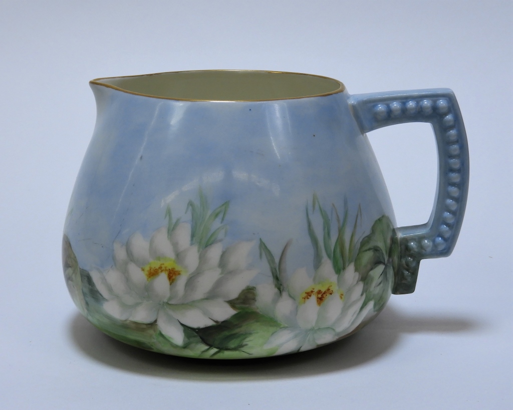AMERICAN BELLEEK WATER LILIES