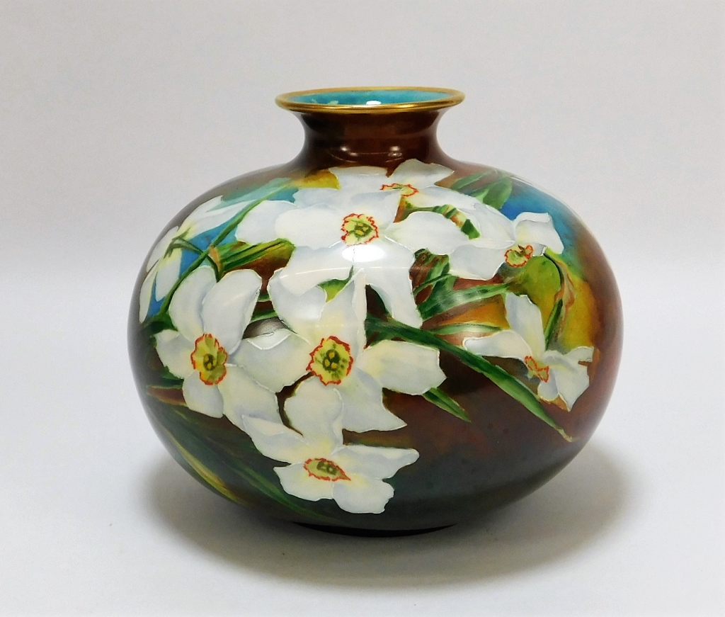 AMERICAN BELLEEK WHITE FLOWERS