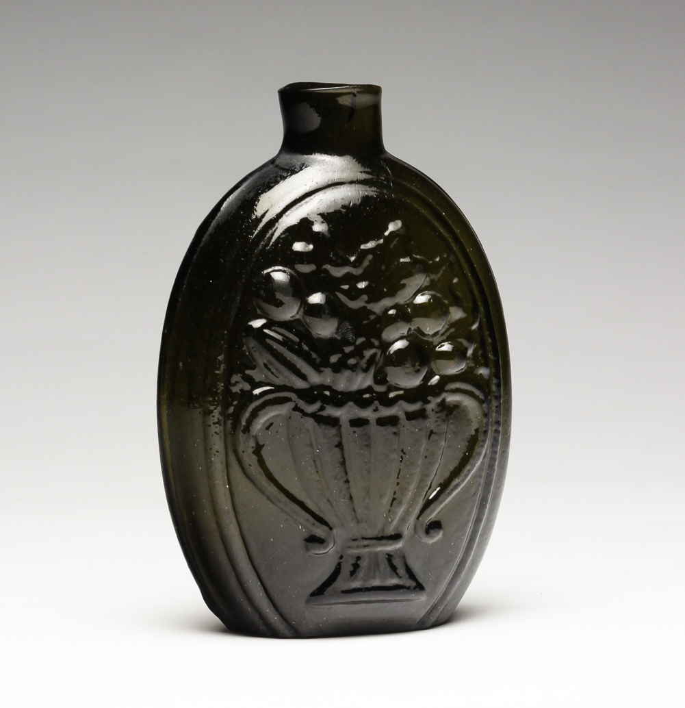 AMERICAN BLOWN GLASS CORNUCOPIA
