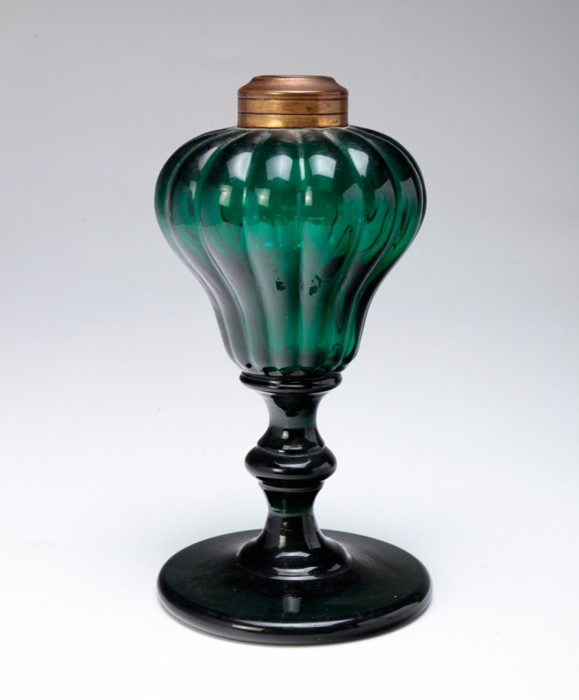 AMERICAN BLOWN GLASS OIL LAMP.