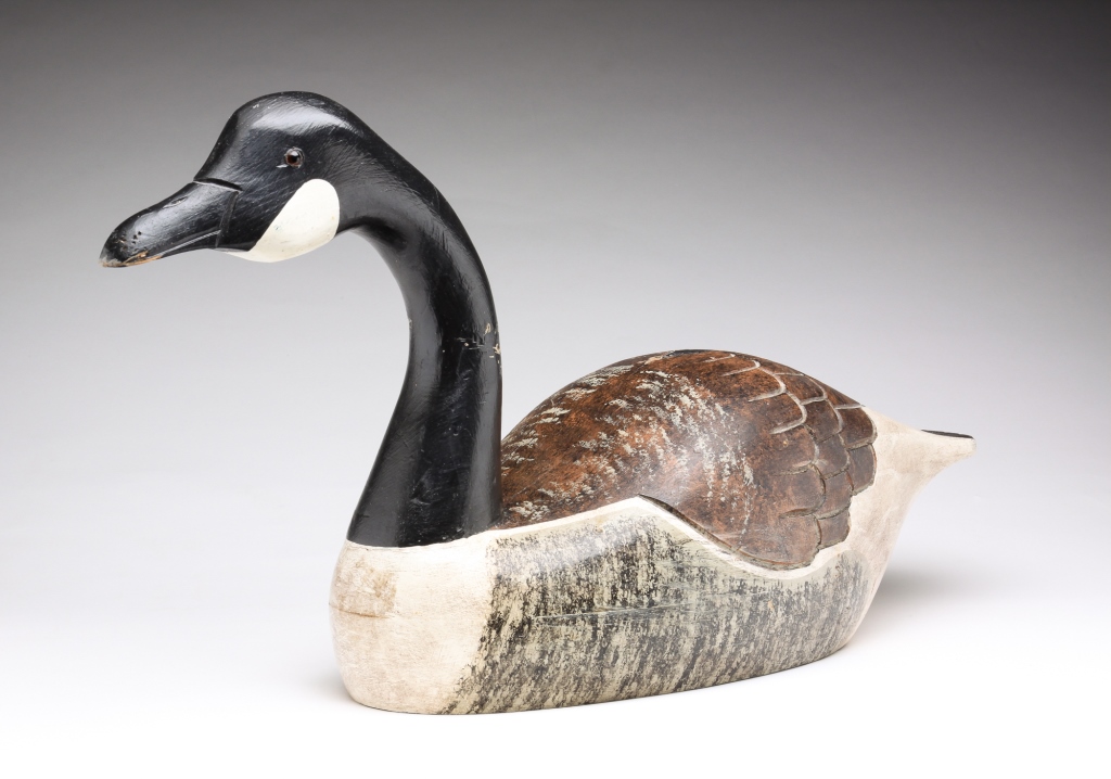 AMERICAN CANADA GOOSE CARVING.