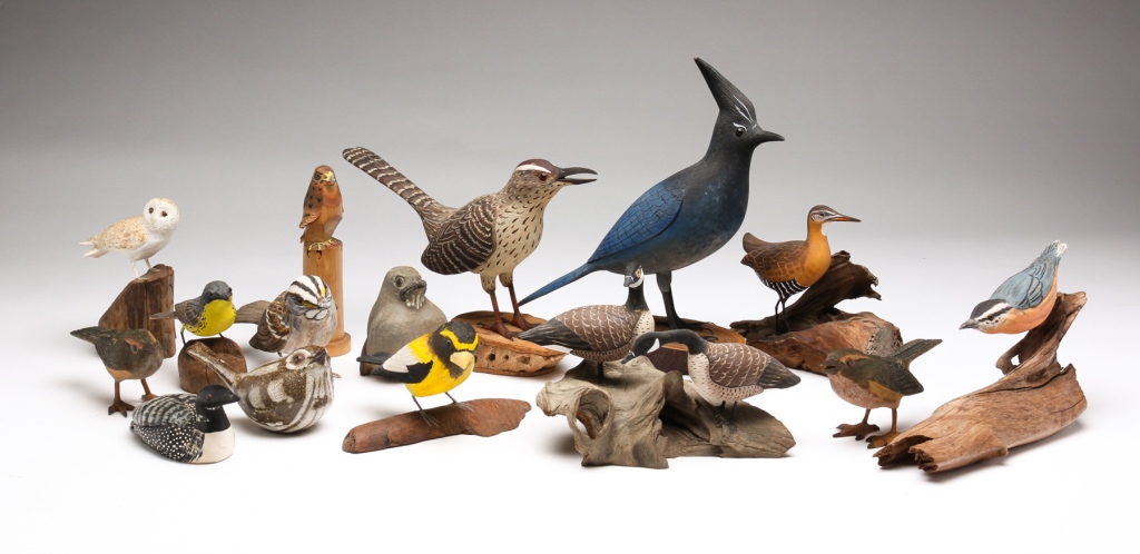 AMERICAN CARVED FOLK ART BIRDS.
