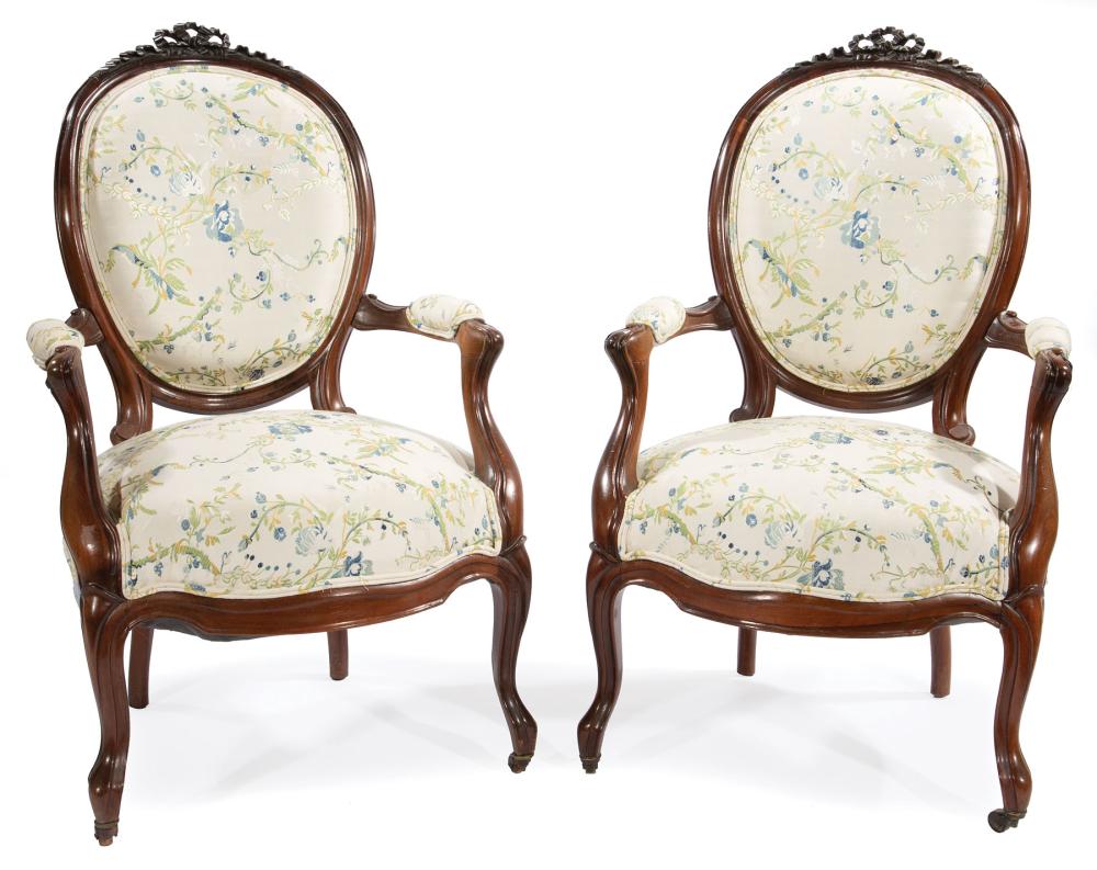 AMERICAN CARVED ROSEWOOD PARLOR