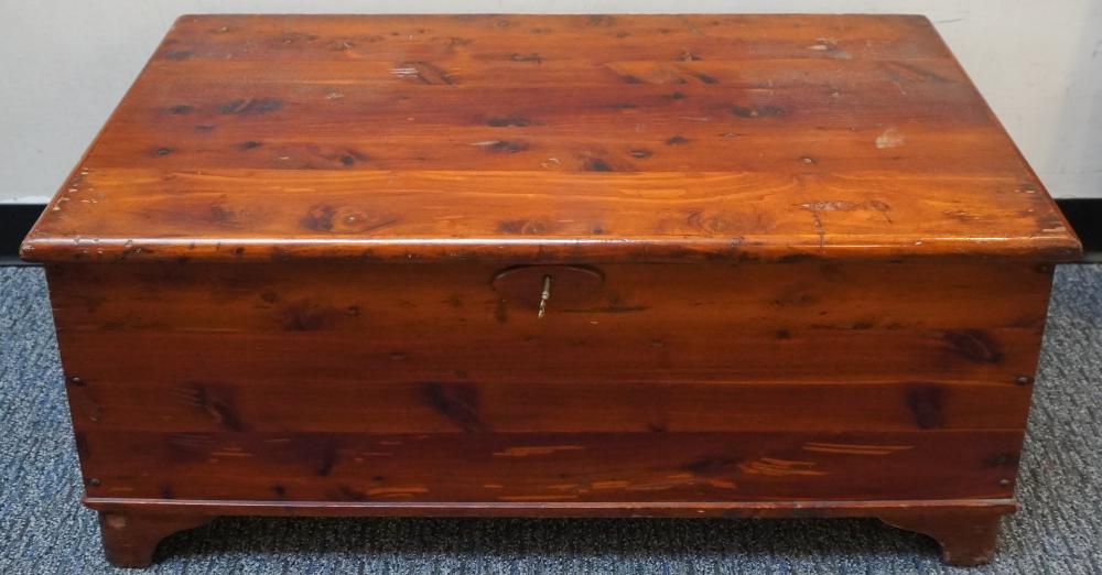 AMERICAN CEDAR BLANKET CHEST 17 X