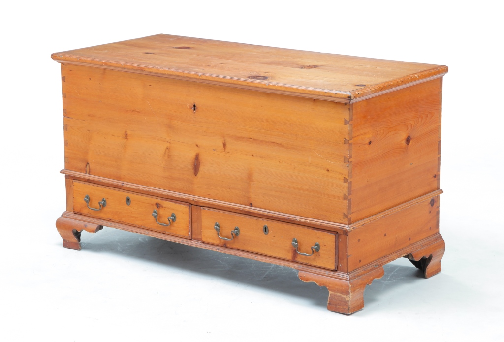 AMERICAN CHIPPENDALE BLANKET CHEST.