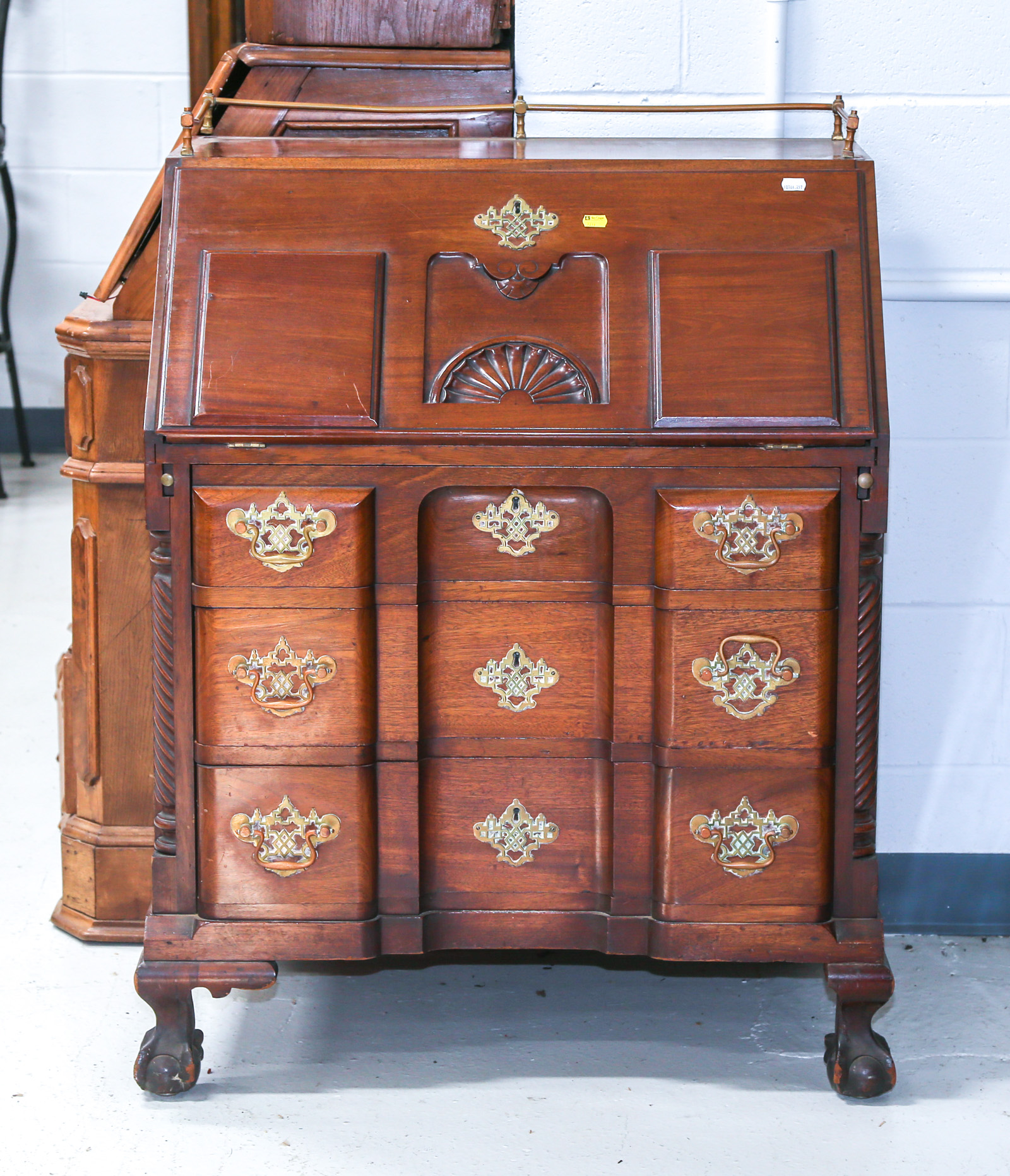 AMERICAN CHIPPENDALE STYLE