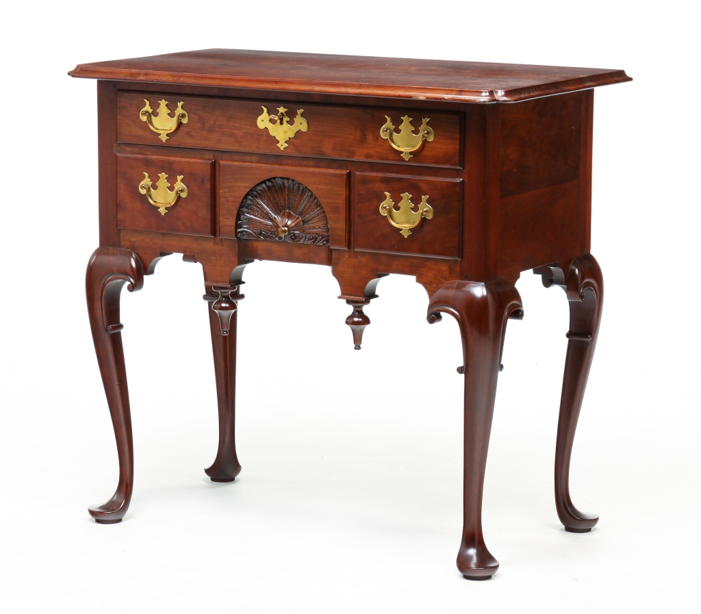 AMERICAN CHIPPENDALE STYLE DRESSING