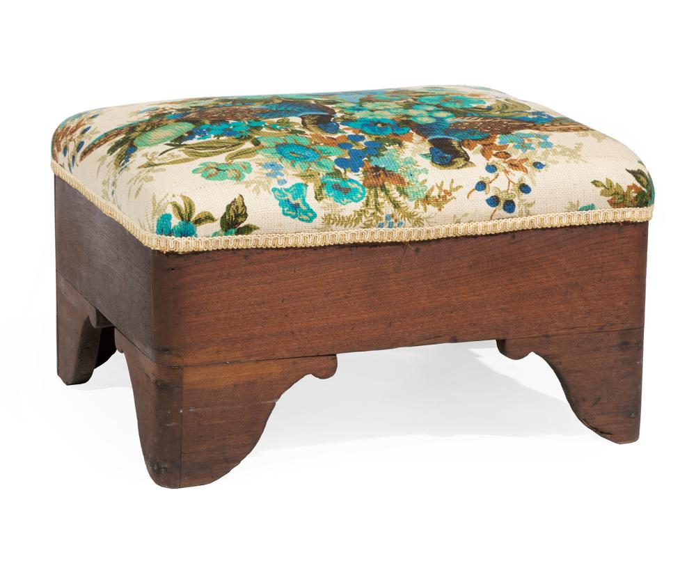 AMERICAN CLASSICAL-STYLE CARVED