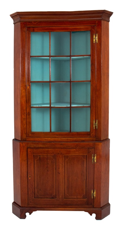 AMERICAN COLONIAL REVIVAL CORNER